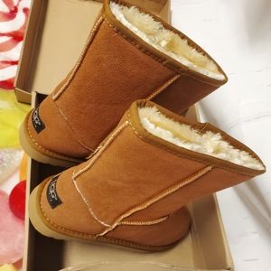 NWT UGGs